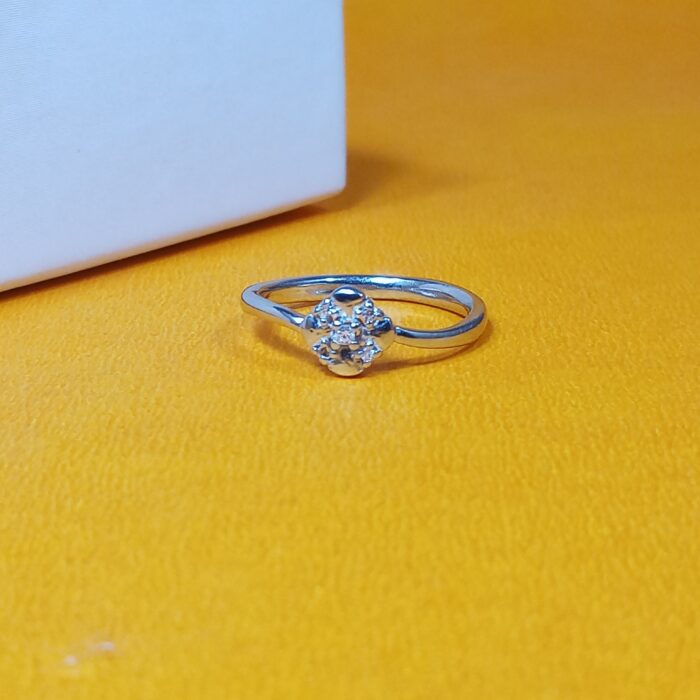 Radiant Promise: 925 Sterling Silver Solitaire Ring