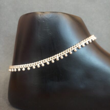 Silver Symphony: Handcrafted Anklet Adornments