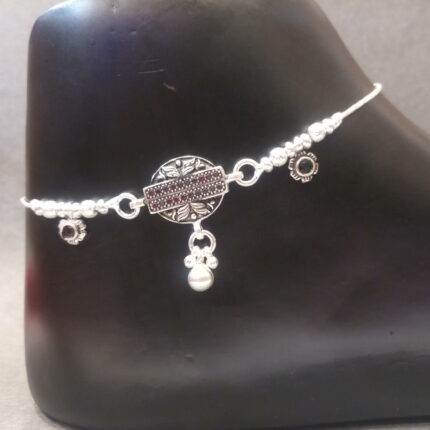 Royal Silver Anklet: Regal Adornment for Timeless Beauty