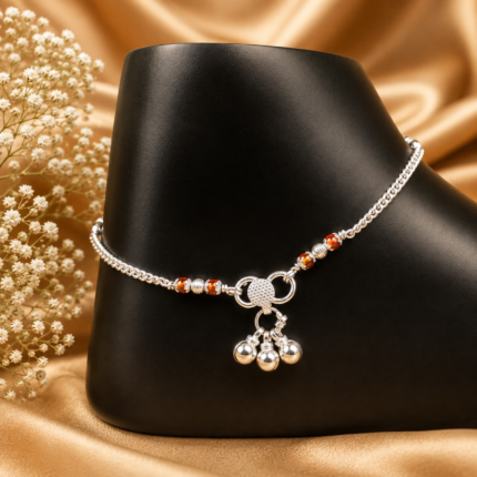 Featherlight Finesse: Silver Lightweight Payal