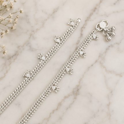 Elegant Silver Payal: Traditional Indian Foot Jewelry