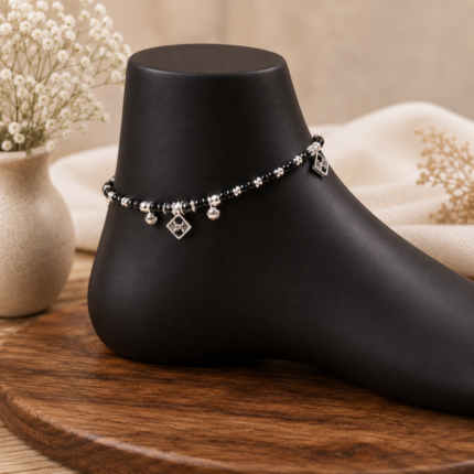 Enchanting Silver Anklet: A Radiant Emblem of Elegance