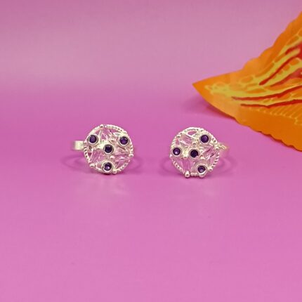 Timeless Grace: Silver Toe Ring for Classic Charm