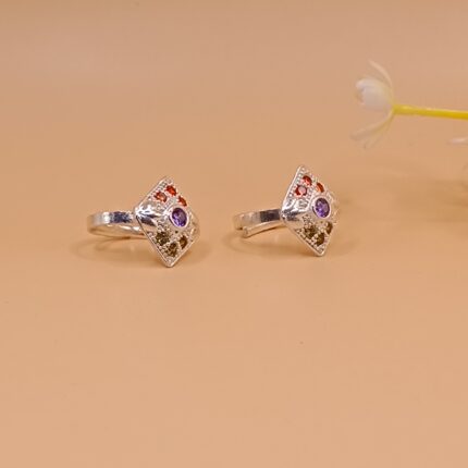 Sundrop Serenity: Silver Toe Ring with Purple Stone