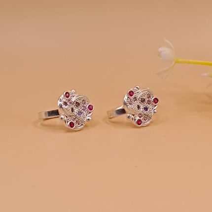 Sleek Solace: Silver Toe Ring for Effortless Style