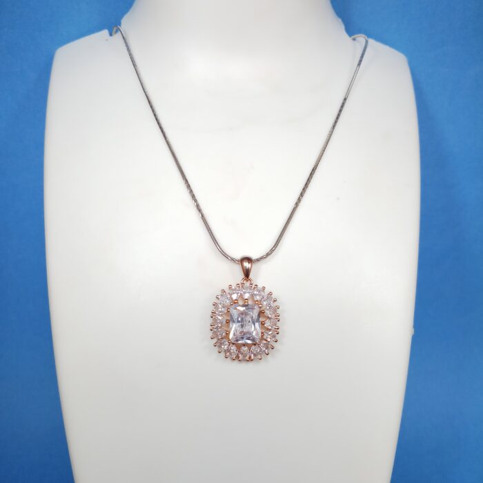 Radiant Elegance: Exquisite Pendal Set for Timeless Glamour