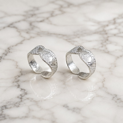Intricate Silver Toe Ring: Timeless Sophistication