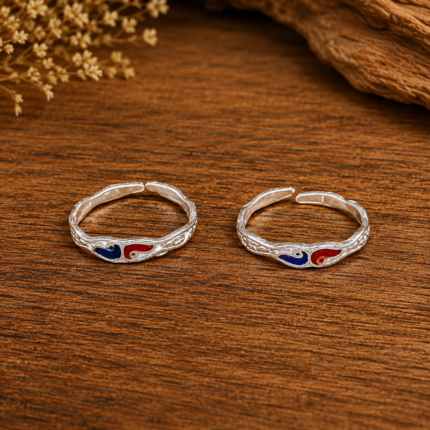 Radiant Silver Toe Ring: Effortless Elegance