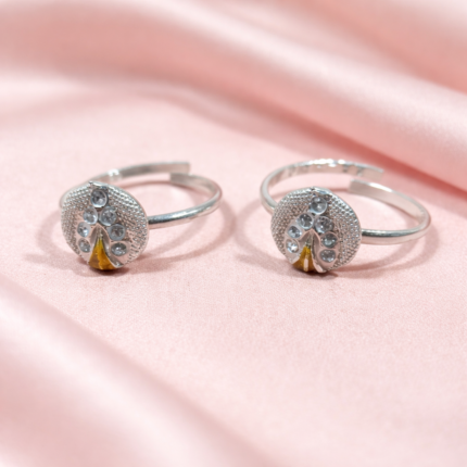 Stunning Silver Toe Ring: Effortless Elegance