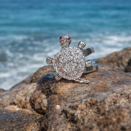 Silver Turtle Ring: Elegance in Motion