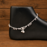 Radiant Reverie: Silver Payal with Intricate Detailing
