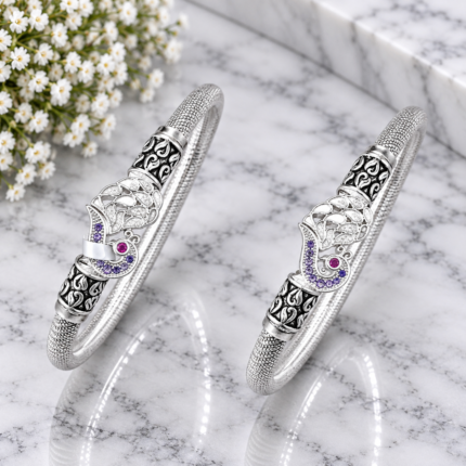 https://silvertrendy.in/product/mystic-reverie-oxidized-elegance-kada/
