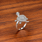 Silver Turtle Ring: Elegance in Motion
