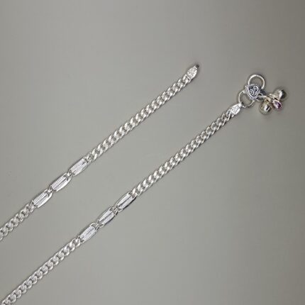 Elegant Silver Payal with Intricate Design