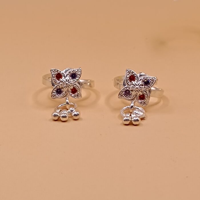 Classic Silver Toe Ring: Timeless Elegance
