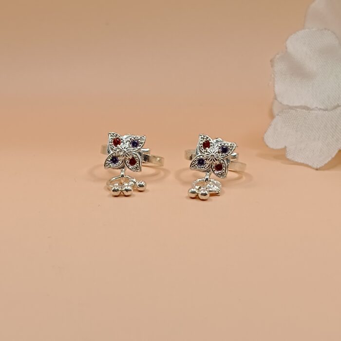 Classic Silver Toe Ring: Timeless Elegance