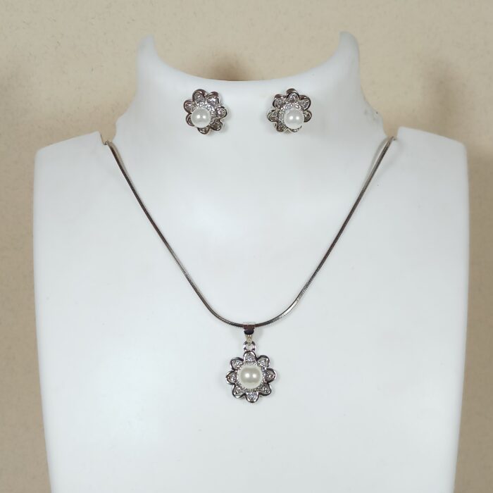 Silver Sparkle Pendant and Top Set