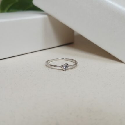 Solitaire Brilliance: Sterling Silver Elegance Ring