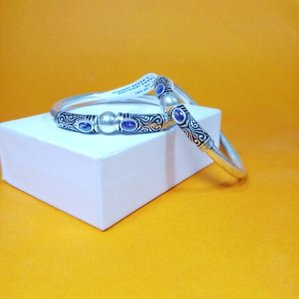 Elegant Aura: Silver Ladies' Kada