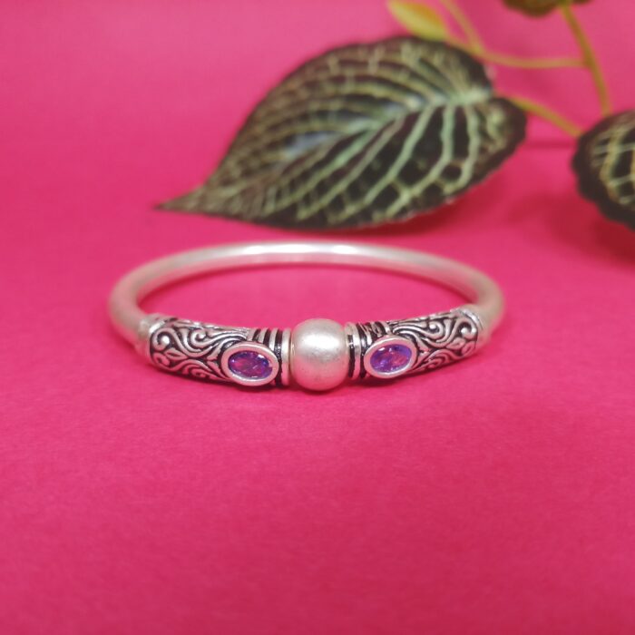 Elegant Aura: Silver Ladies' Kada
