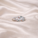 edit the silver ring with light green background mirror effect