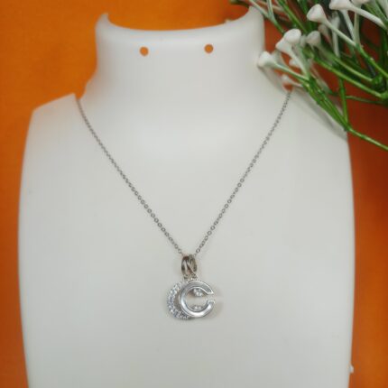 Elegant 925 Silver Chain Pendant - Timeless Beauty