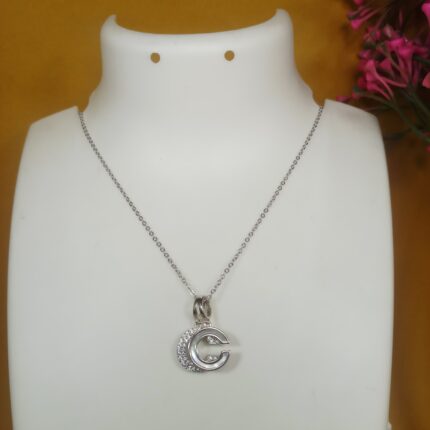 Elegant 925 Silver Chain Pendant - Timeless Beauty