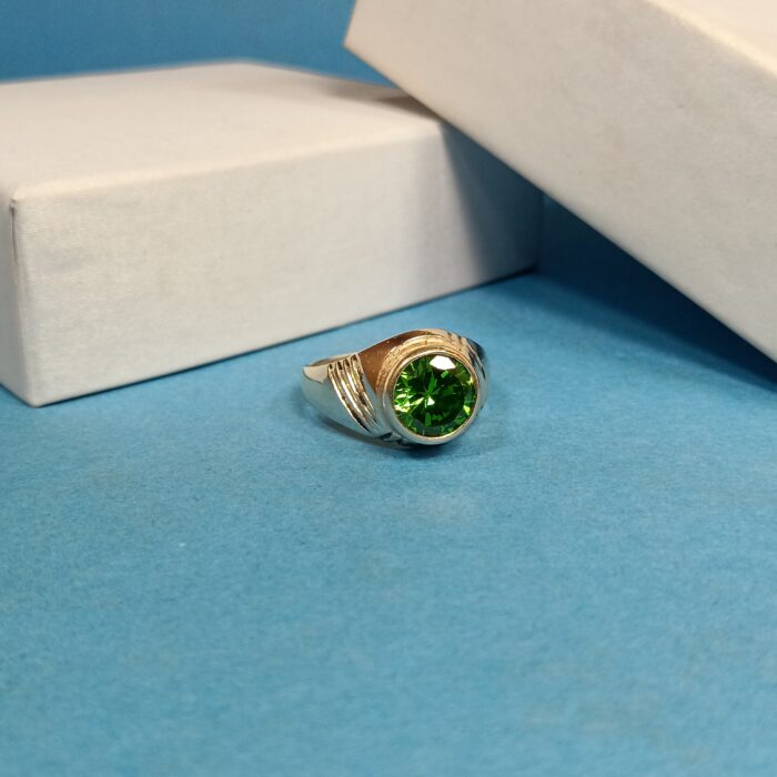 Silver 925 Ring with Green Stone - Timeless Beauty