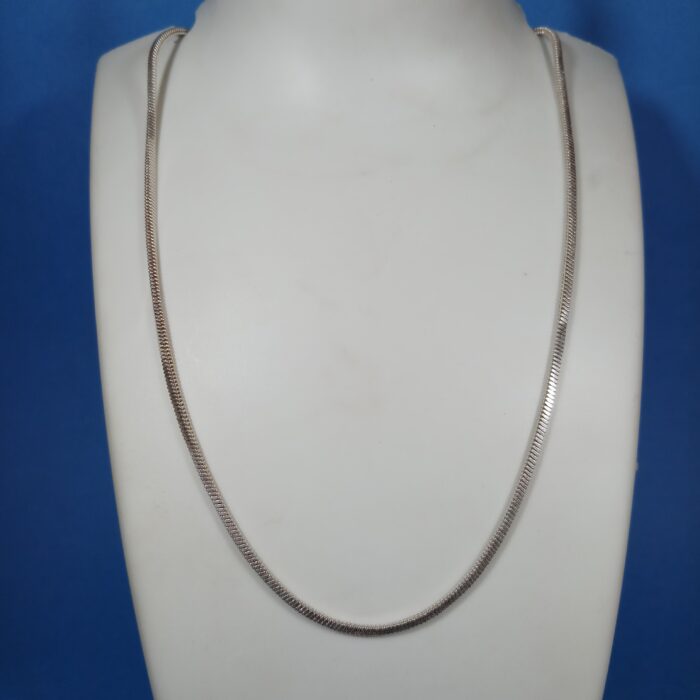 Sleek Silver Chain - Modern Elegance for Any Style