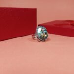 Gleaming 925 Silver Ring with Cut Gem