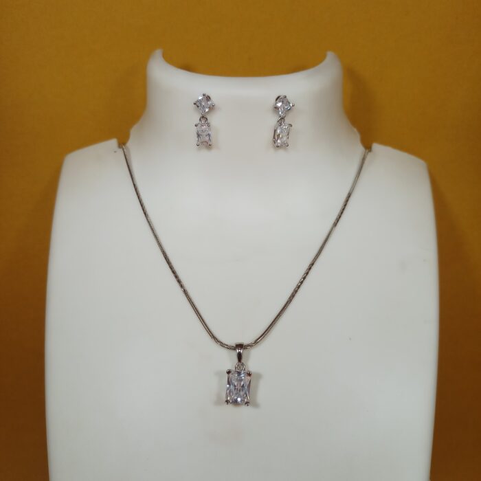 Elegant Silver Chain Pendant Set