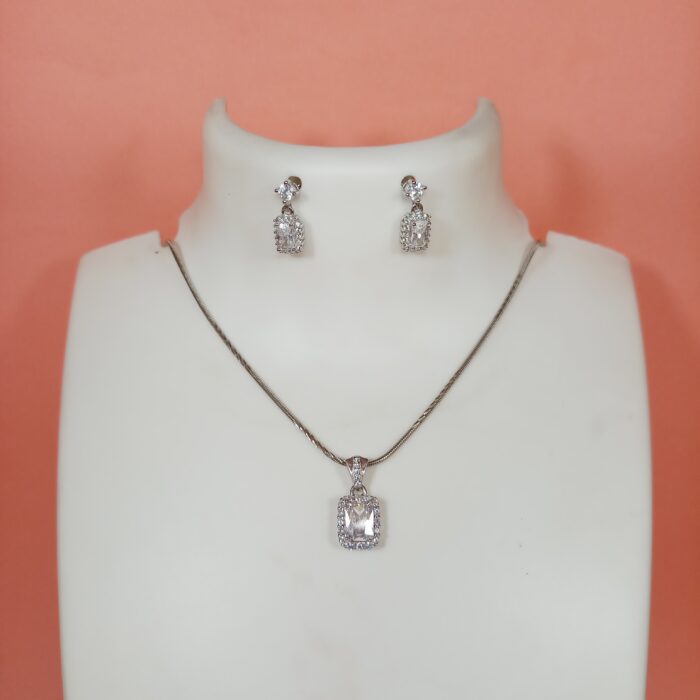 Sophisticated Silver Pendant Chain Set