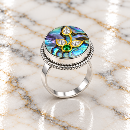 Gleaming 925 Silver Ring with Cut Gem