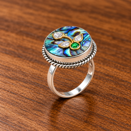 Gleaming 925 Silver Ring with Cut Gem