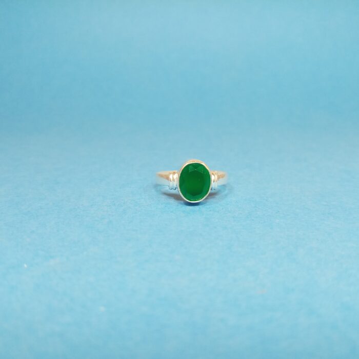 Stunning 925 Silver Green Stone Ring for a Sophisticated Look