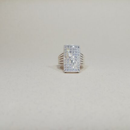 Radiant Pure Silver Ring – Timeless Elegance in Silver