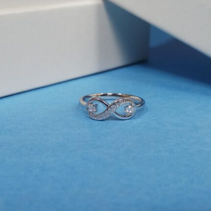 Infinity Loop Design Ring in Silver 925