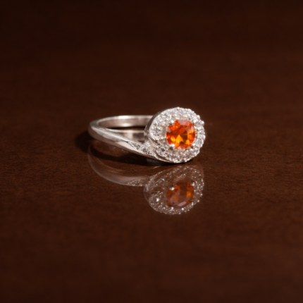 Radiant Silver Ladies' Ring – A Touch of Elegance