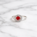 Radiant Silver Ladies' Ring – A Touch of Elegance