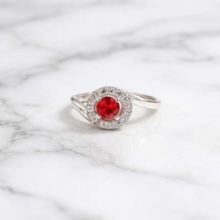 Radiant Silver Ladies' Ring – A Touch of Elegance
