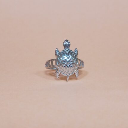 Timeless Silver Tortoise Ring – Symbol of Elegance