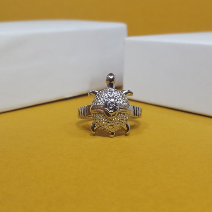 Elegant Silver Tortoise Ring – Symbol of Luck and Style