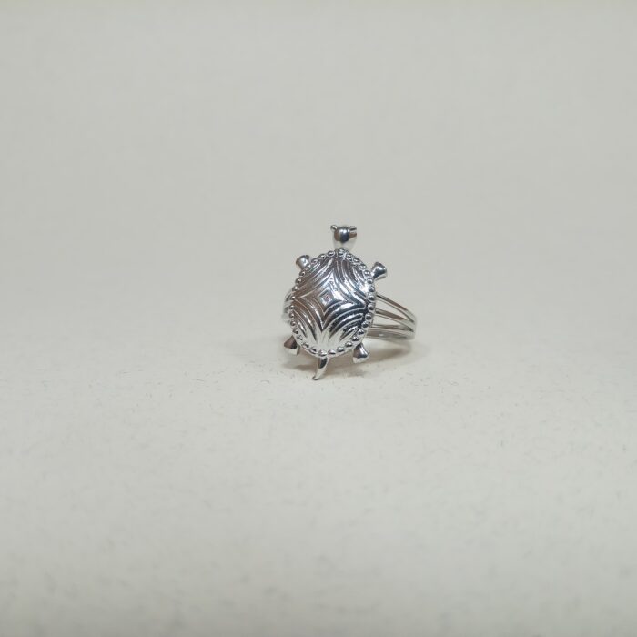 Timeless Silver Tortoise Ring – Symbol of Grace and Fortune