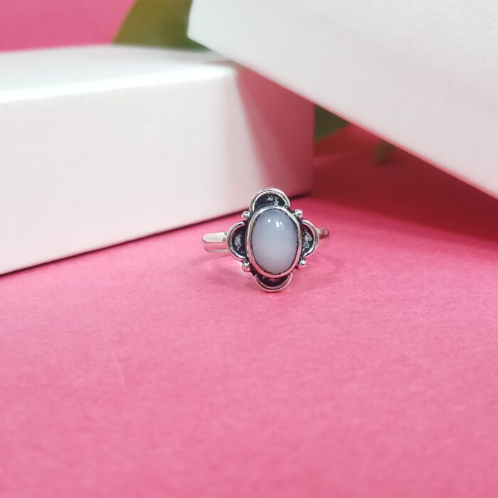 Elegant Silver 925 Cut Stone Ring