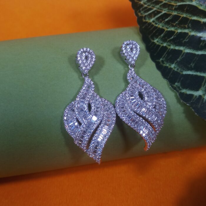 Graceful 925 Sterling Silver Earrings – A Touch of Tradition & Elegance