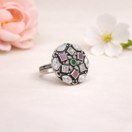 Silver Ring – Classic Design with a Brilliant Cut Stone