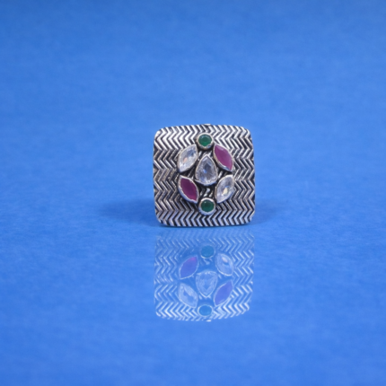Silver Ring with Brilliant Cut Stone – Timeless and Versatile