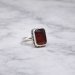 Exquisite 925 Silver Ring Featuring a Brilliant Cut Stone