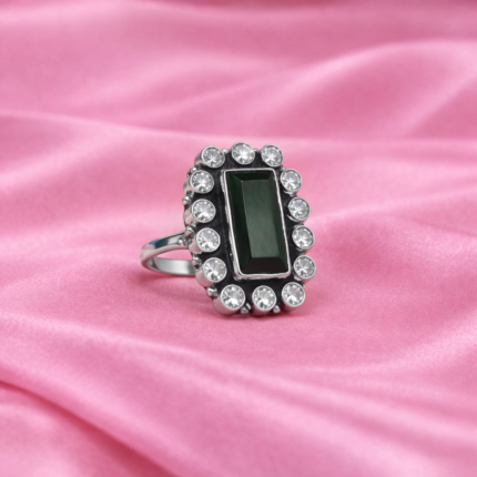 Exquisite 925 Silver Cut Stone Ring – Perfect for Gifting or Everyday Glamour