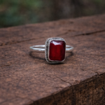 Elegant Silver 925 Cut Stone Ring